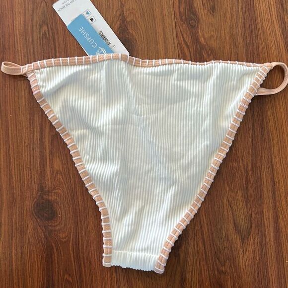 NWT cupshe white peach swimwear bottom. High cut ribbed - Picture 3 of 3